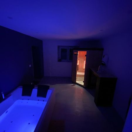 Detente Et Spa Pour Se Ressourcer Bullion Extérieur photo