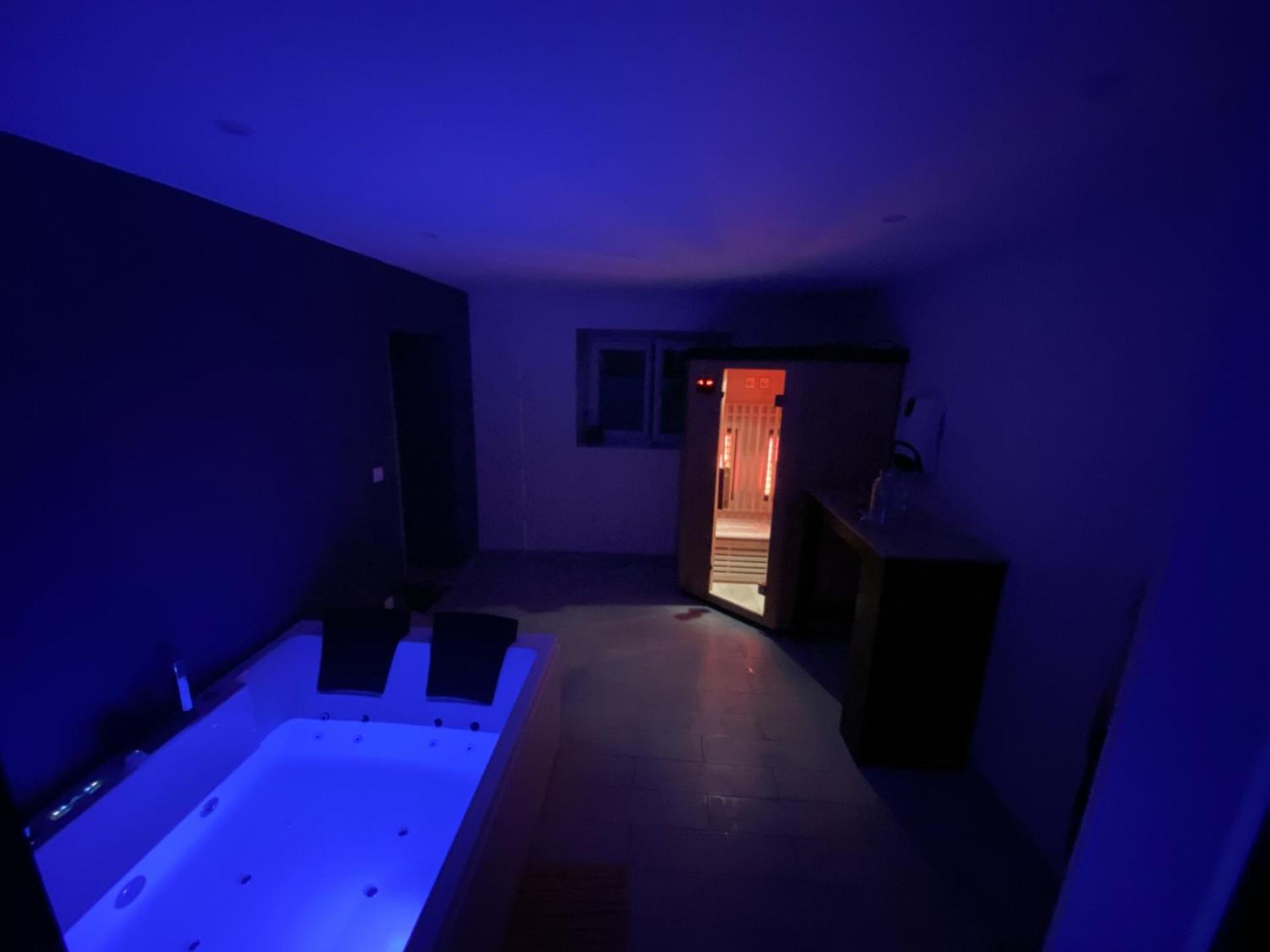 Detente Et Spa Pour Se Ressourcer Bullion Extérieur photo